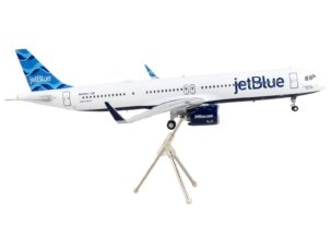 G2JBU1077-2__51702.jpg