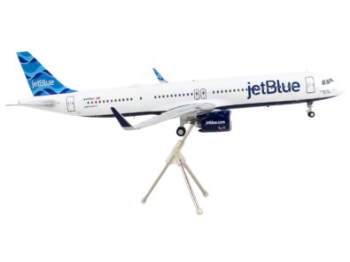 G2JBU1077-2__51702.jpg